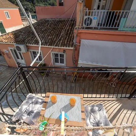 アパート Manesko House