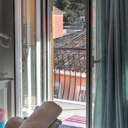 Manesko House アパート